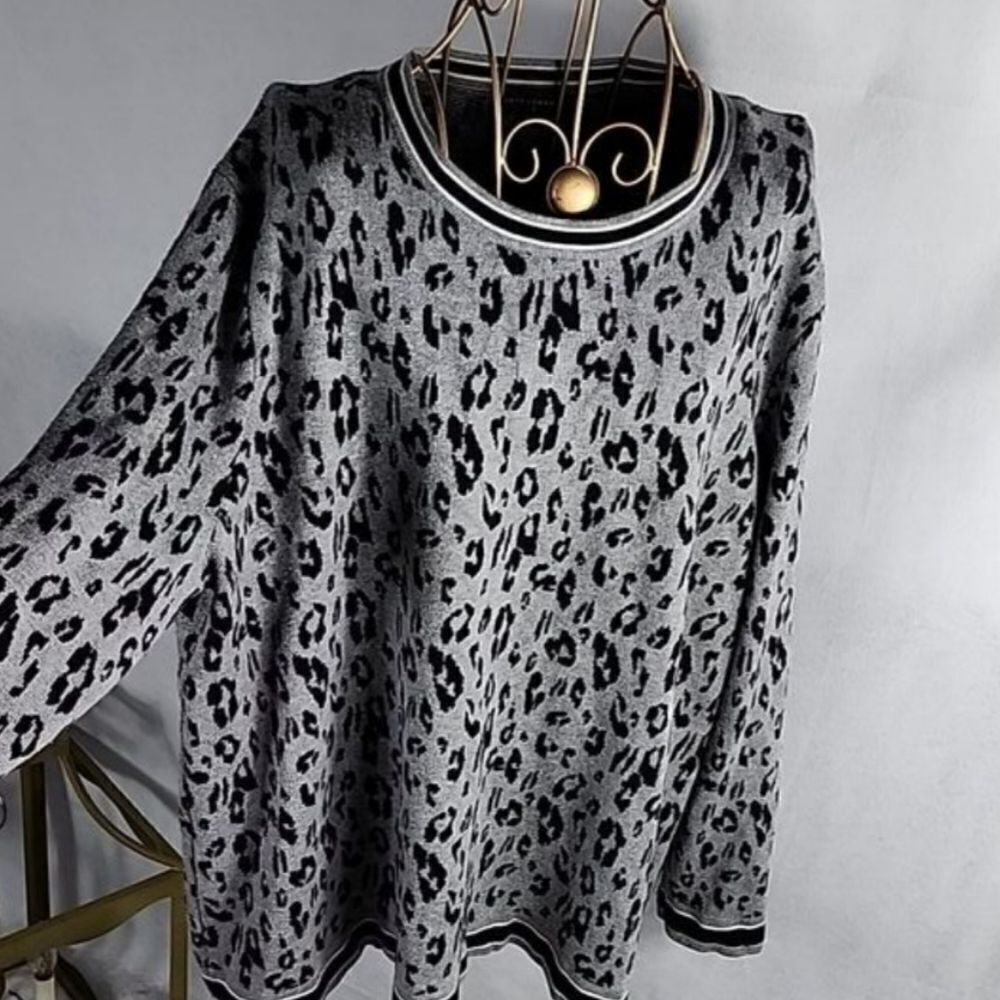Animal Print Soft Detailed Knit Long Sleeved Tunic with Black & White Trim